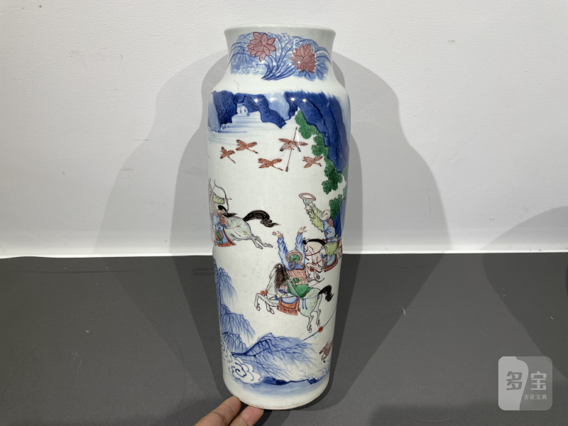 明崇祯 青花五彩狩猎图筒瓶 - 图2